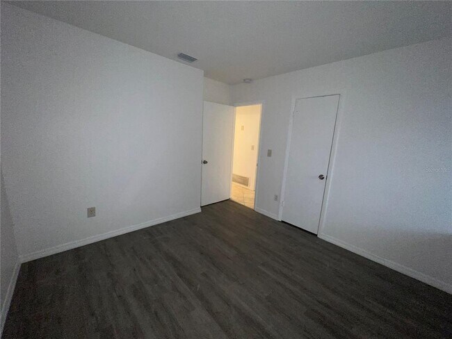 Building Photo - 3278 Jamestown St