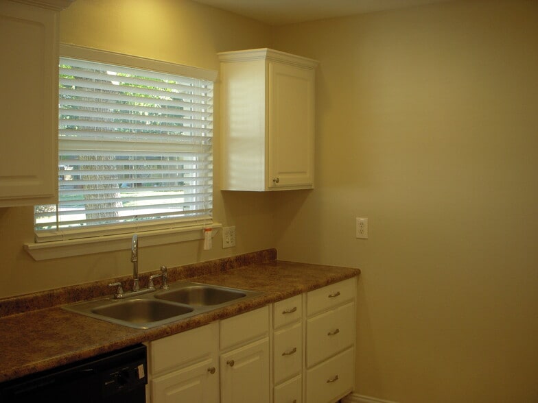 Kitchen - 500 Town North Drive