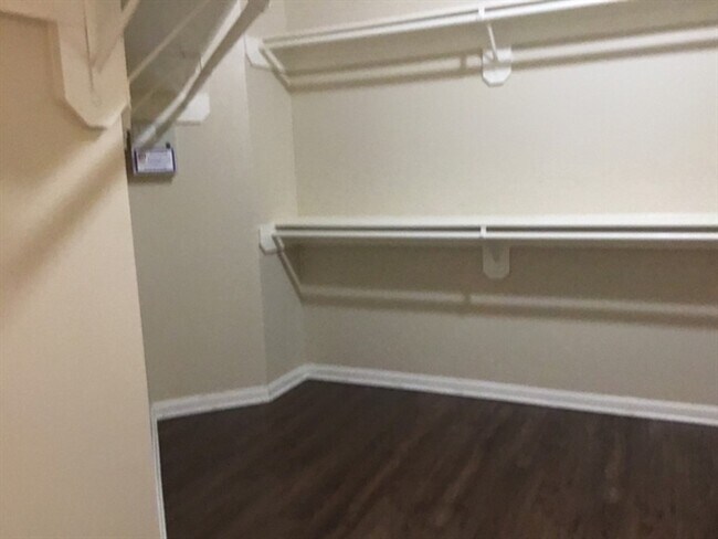 Building Photo - 141 S Laguna Pointe Dr