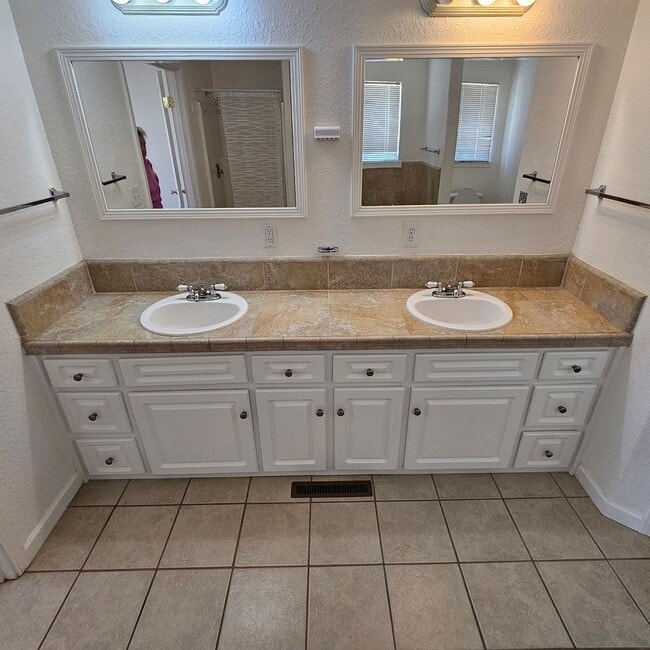 Building Photo - 3 bedroom home in Mason Valley's  Walker R...