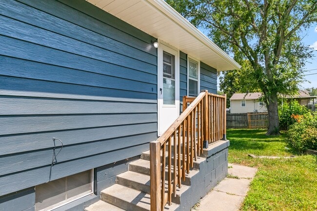Building Photo - 7215 S 41st Ave