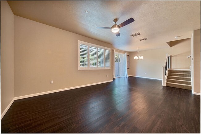 Building Photo - Exceptional 3BR Condo in Folsom! Stylish U...