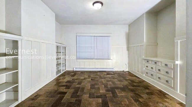 Building Photo - 4 Bed, 2 Bath Home with Fenced Yard / Vouchers Accepted / 12 to 18 month lease options available.