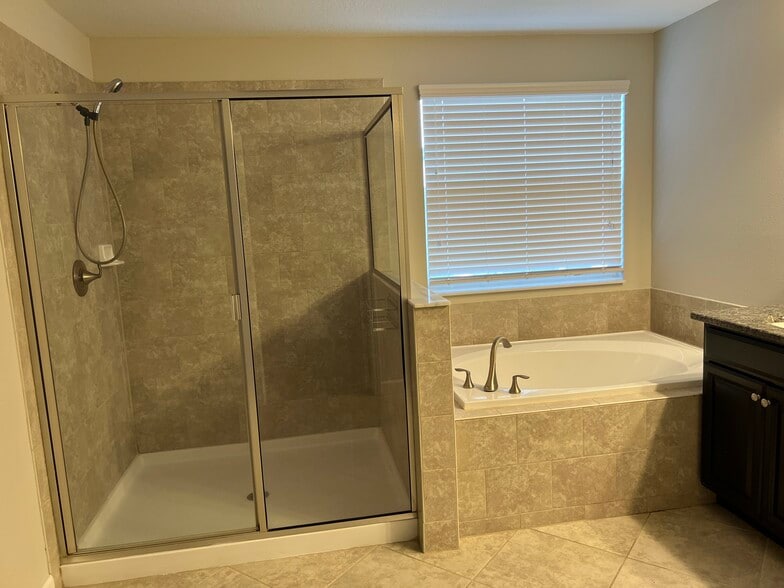 Building Photo - 923 Terra Vista St