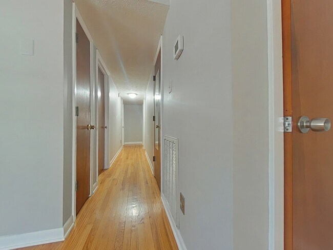 Building Photo - 3320 Forest Lake Dr