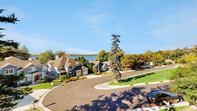 Building Photo - 830 Pine Tree Ln