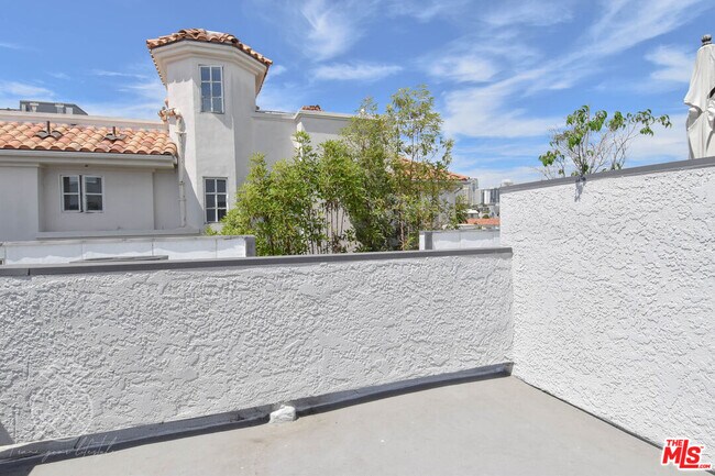 Building Photo - 1727 Glendon Ave