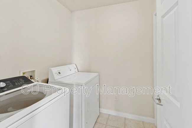 Building Photo - 819 Bluegrass Ln
