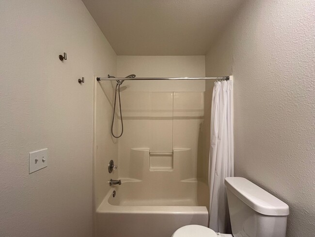 Building Photo - Downtown Duplex