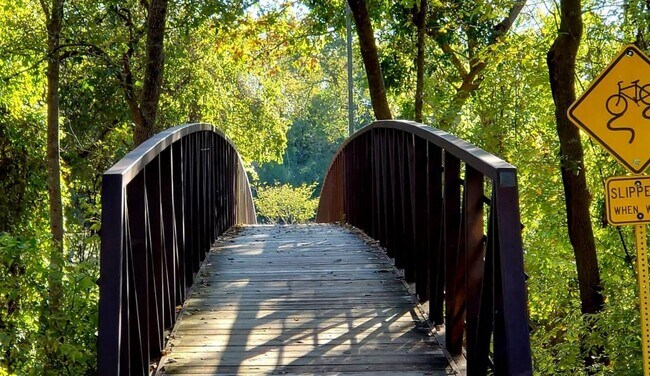 Building Photo - 1643 S Kirkwood Rd