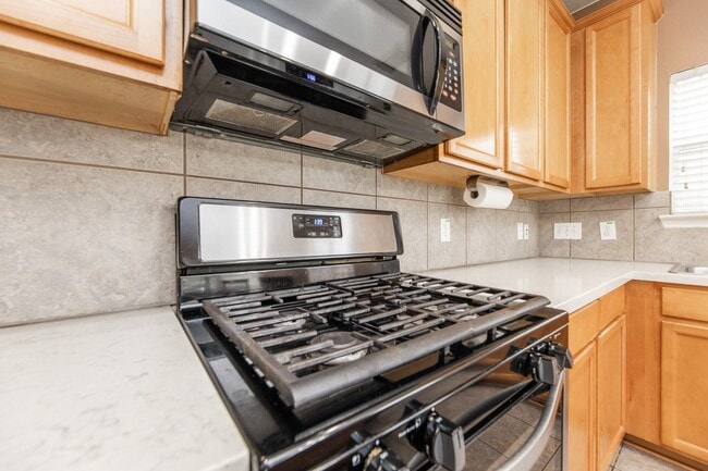 Building Photo - 6451 Applewood Forest Dr