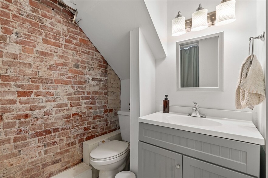 Building Photo - 12 Colebrook St