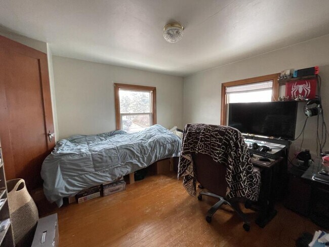 Building Photo - 1323 N 21st St