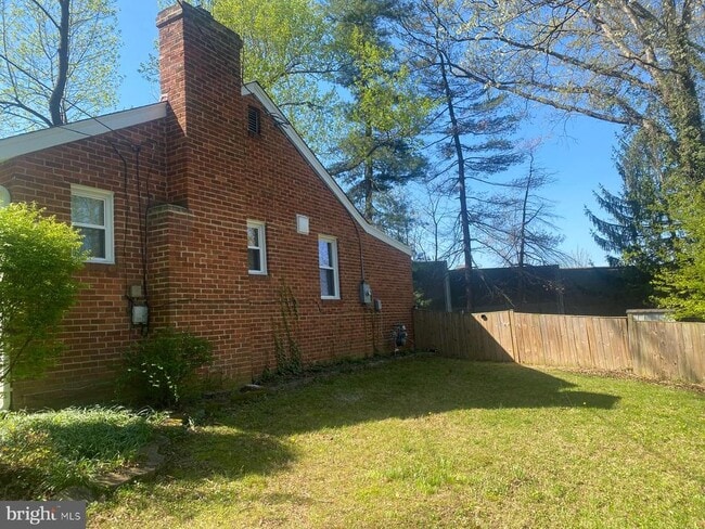 Building Photo - 2200 Greenwich St