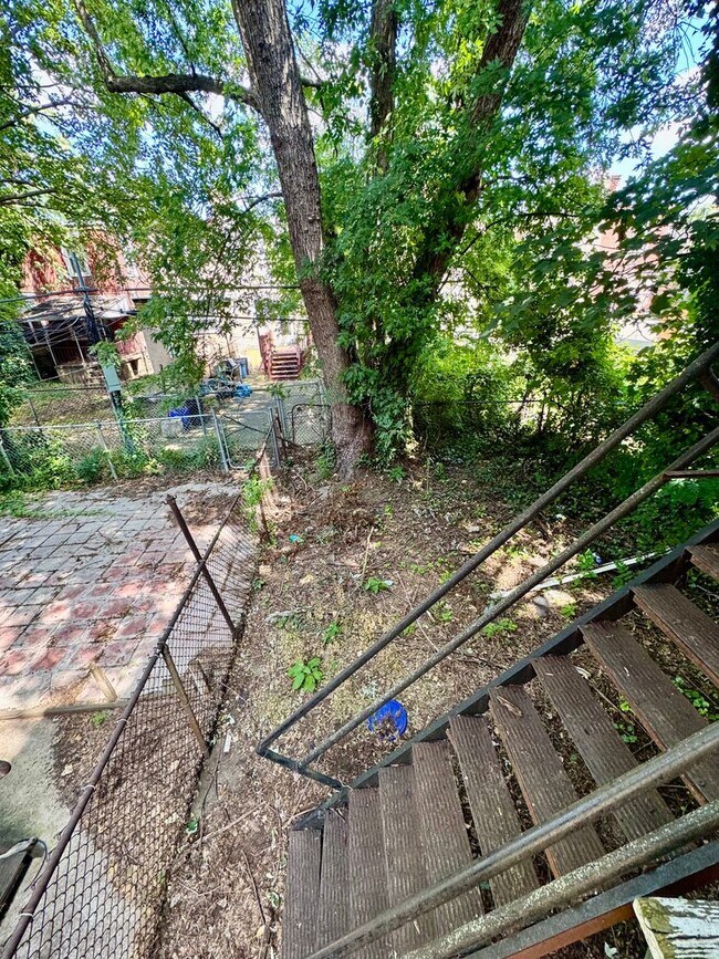 Building Photo - 6023 Catharine St