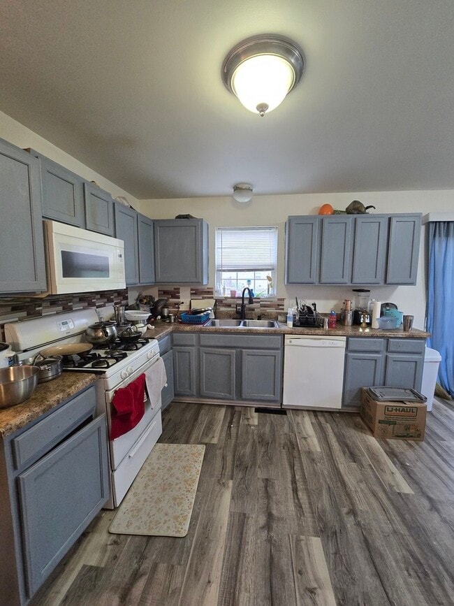 Building Photo - 603 Circle Dr