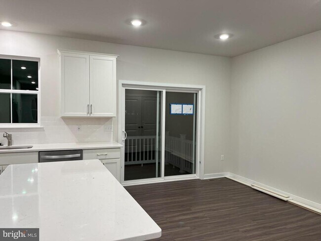 Building Photo - 305 Nickel Ln