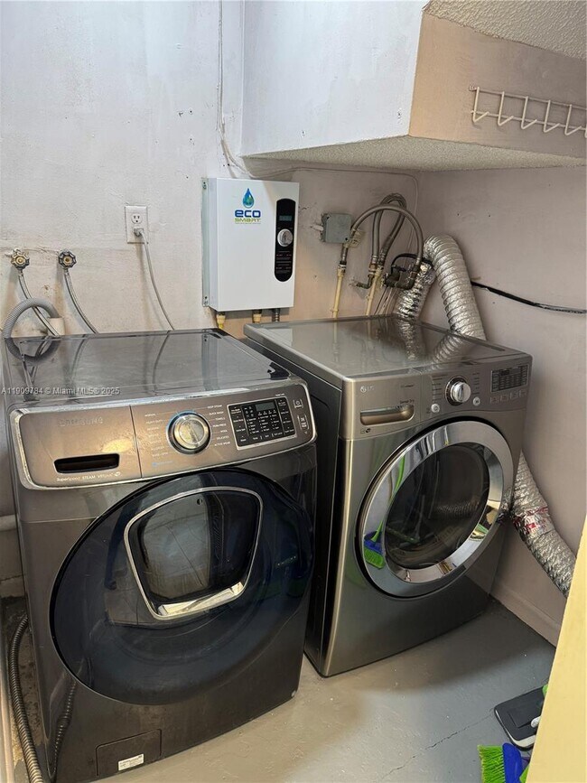 Building Photo - 6025 SW 133rd Ct