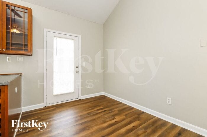 Building Photo - 1216 Woodleigh Rd SW