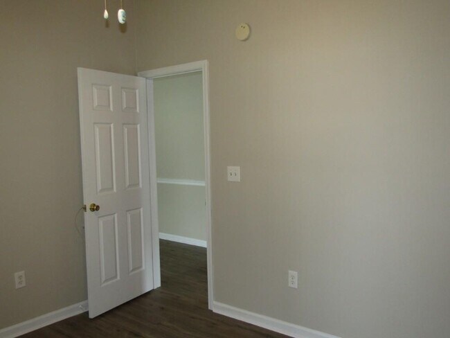 Building Photo - 2208 Seaford Dr
