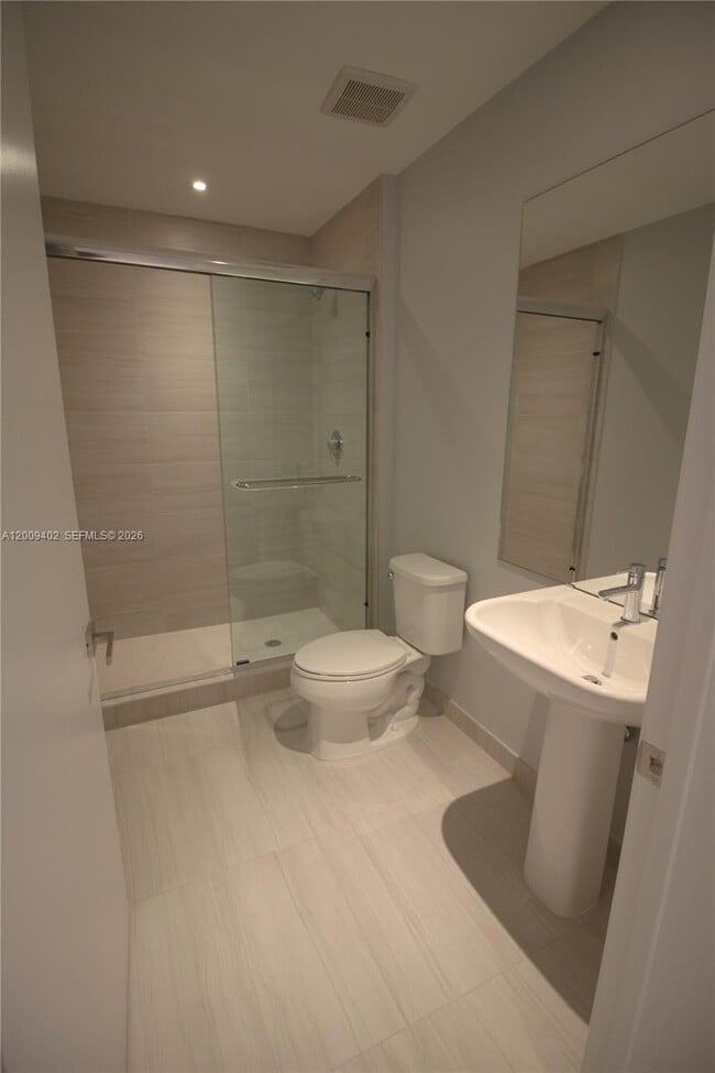 Building Photo - 5000 Island Estates Dr