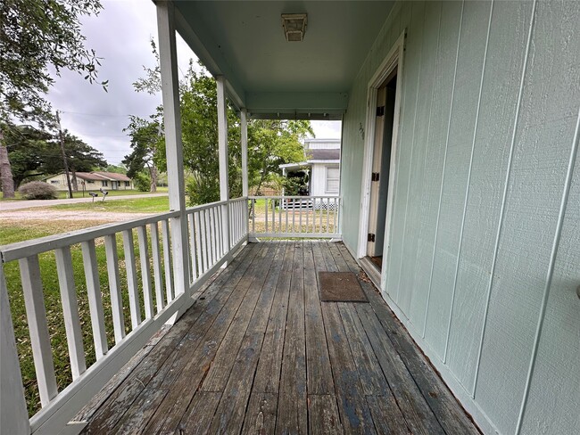 Building Photo - 2570 Stadium Dr