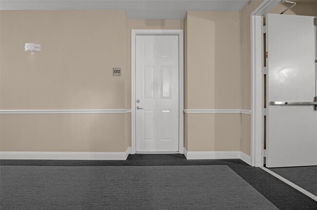 Building Photo - 7575 Kirby Dr