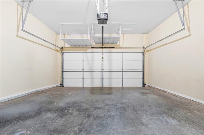 Building Photo - 2113 Worrall Hill Dr