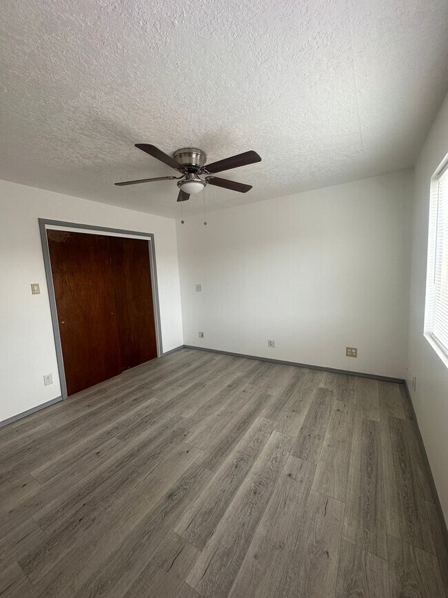 Building Photo - Welcome to this charming 3-bedroom, 2-bathroom home located in Albuquerque, NM
