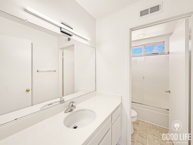 Building Photo - Beautiful 3B/2.5BA Home in Mira Mesa for Rent!