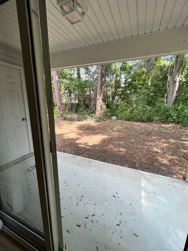 Building Photo - 3 Bedroom 2 Bath House (Lawncare INCLUDED!)