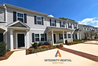 Building Photo - 3BD/2.5 bath townhome minutes from I- 85 and historic downtown MOVE IN SPECIAL