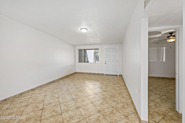 Building Photo - 3362 E Fort Lowell Rd