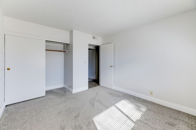 Building Photo - 4417 Berkley Ave