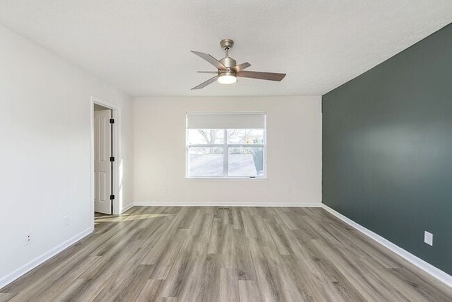 Building Photo - Beautiful 3 Bed 2.5 Bath in Central Greens...