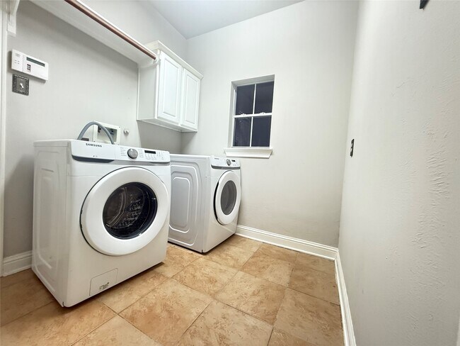 Building Photo - 13522 Schumann Trail