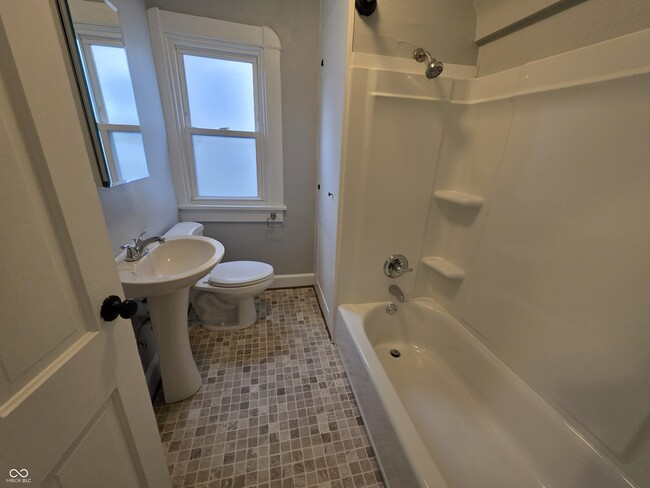 Building Photo - 5030 E New York St