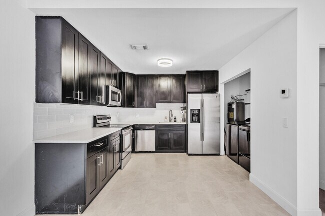 Building Photo - 4757 Sunny Palm Cir