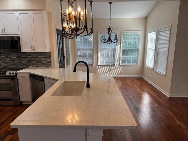 Building Photo - 6000 Carlow Ct SE