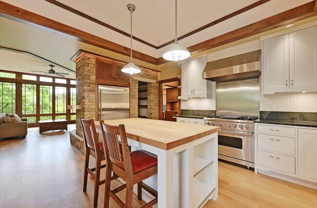 Building Photo - 307 Laurel Valley Rd