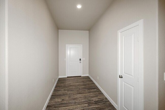 Building Photo - 1536 Montaluse Rd