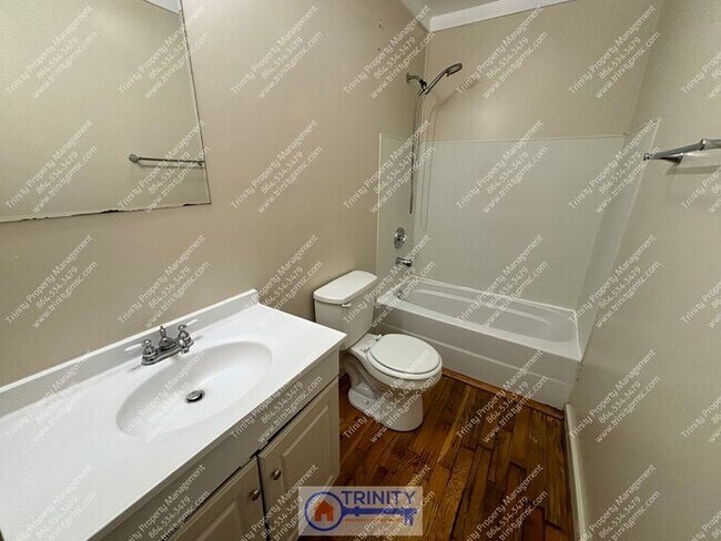 Building Photo - Cozy 3 bedroom/ 1 bathroom available now