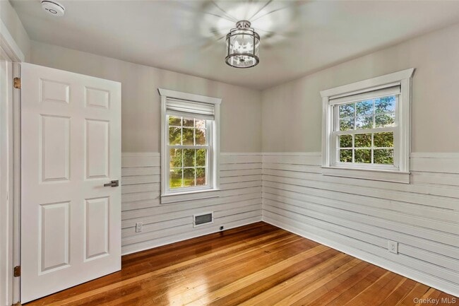 Building Photo - 373 Great River Rd