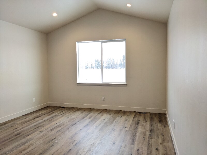 Building Photo - 4039 Snowberry Ave