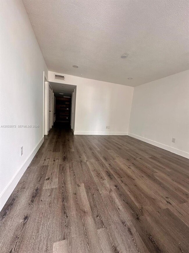 Building Photo - 5540 SW 38th Ct