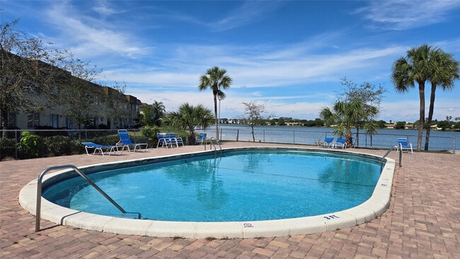 Building Photo - 416 Lakeside Dr