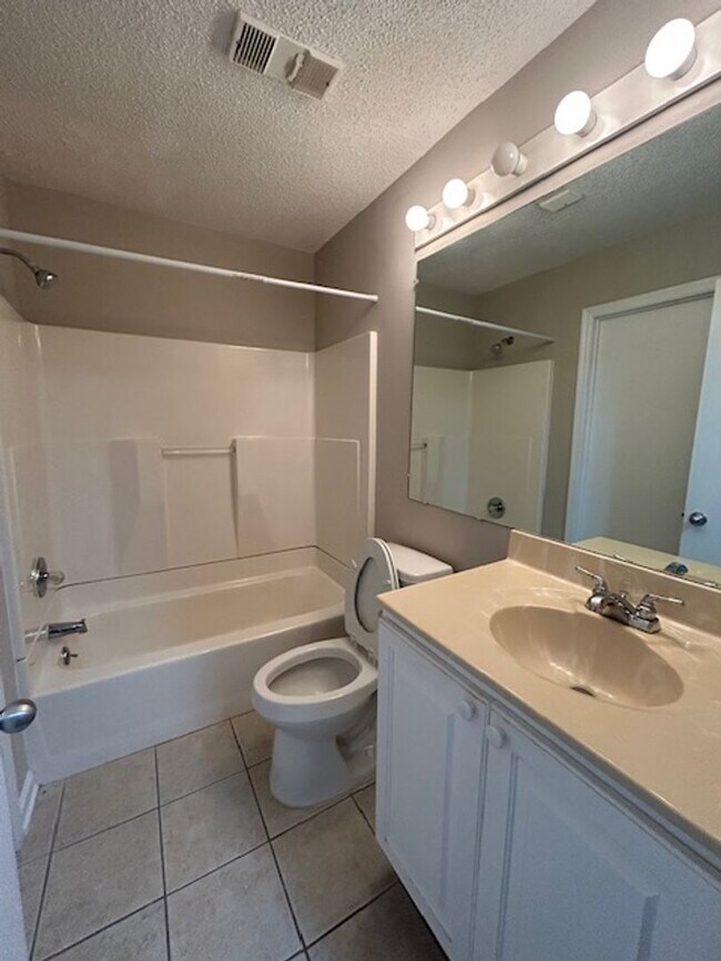 Building Photo - 803 W Island Square Dr
