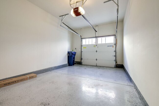 Building Photo - Updated 3br/2.5ba Condo Townhome Alexandria Walk to Metro