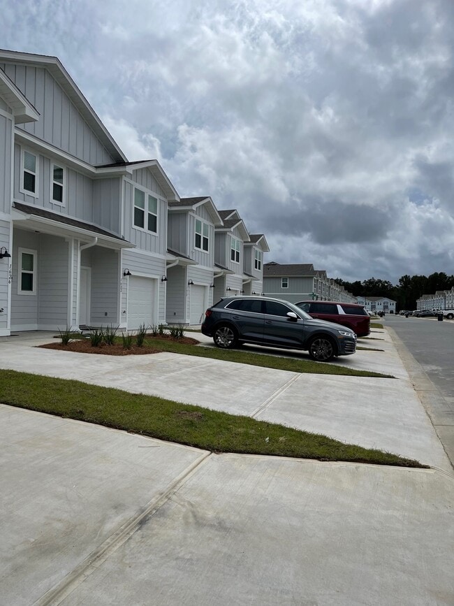 Building Photo - 1630 Iroquois Ct