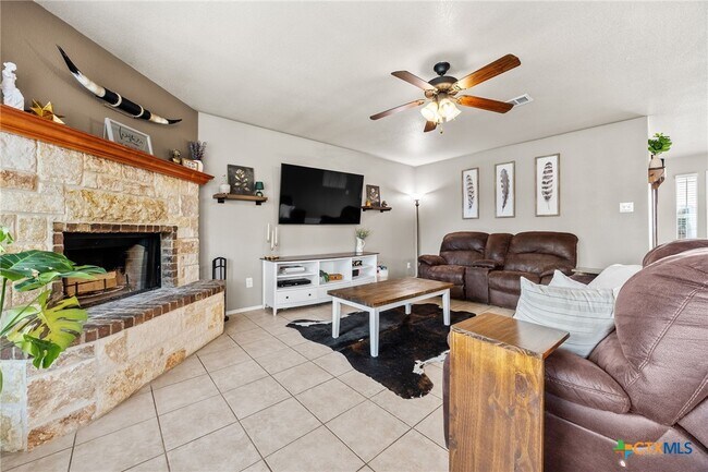 Building Photo - 4103 Dewitt County Ct